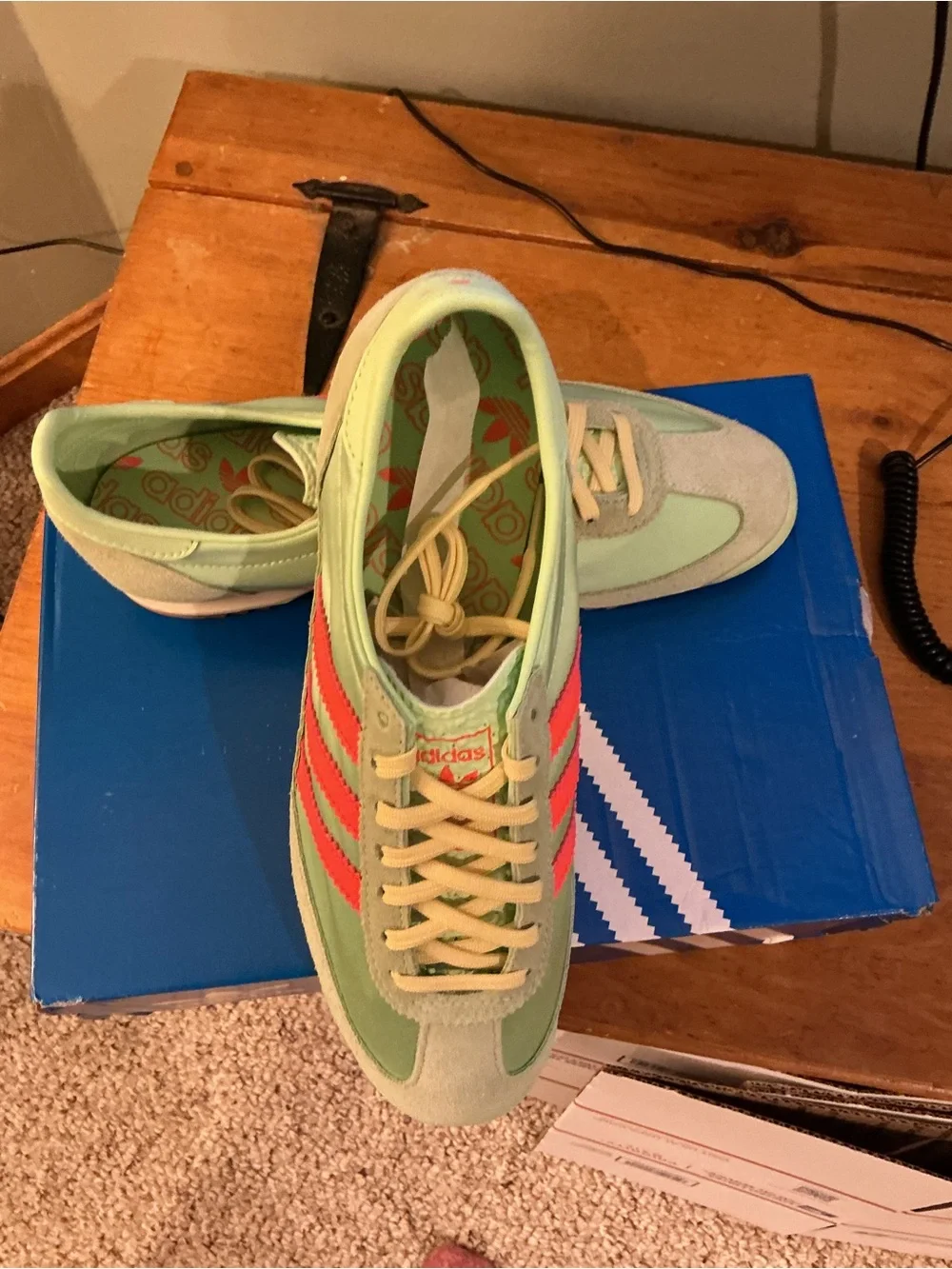 adidas Men's Mint Green Sneakers with Coral Stripes SL 72 OD Women’s 9 brand new